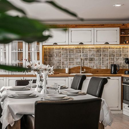 Luxurious And Royal Apartment In The Old Town Bratislava Exteriér fotografie