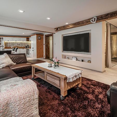 Luxurious And Royal Apartment In The Old Town Bratislava Exteriér fotografie