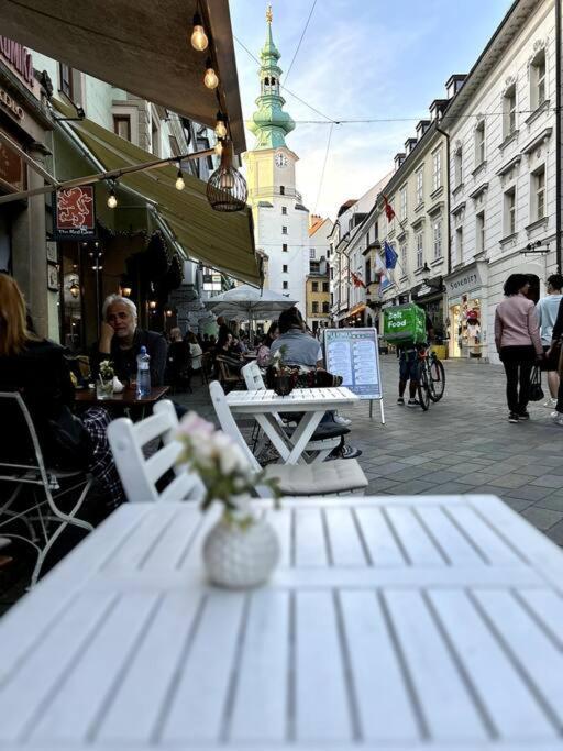 Luxurious And Royal Apartment In The Old Town Bratislava Exteriér fotografie