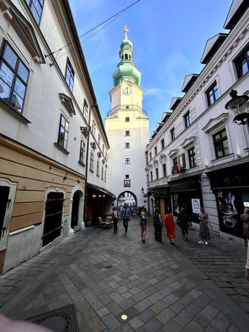 Luxurious And Royal Apartment In The Old Town Bratislava Exteriér fotografie
