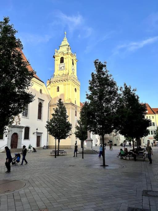 Luxurious And Royal Apartment In The Old Town Bratislava Exteriér fotografie