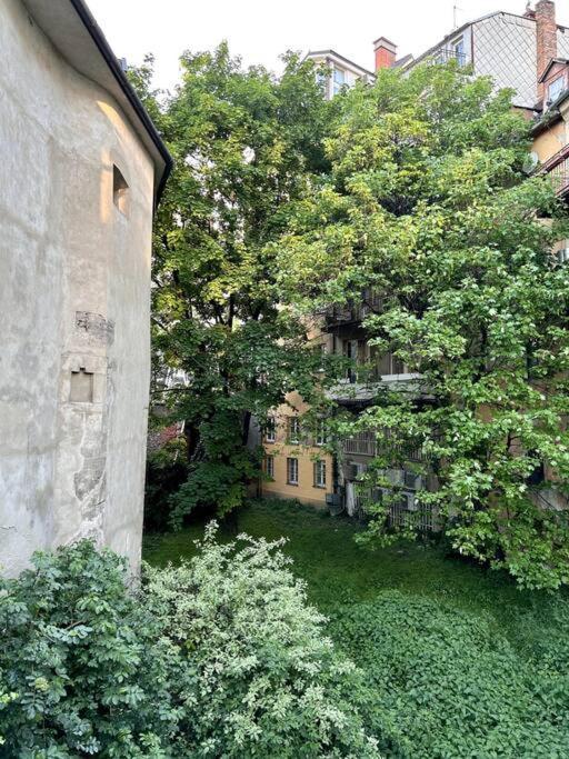 Luxurious And Royal Apartment In The Old Town Bratislava Exteriér fotografie