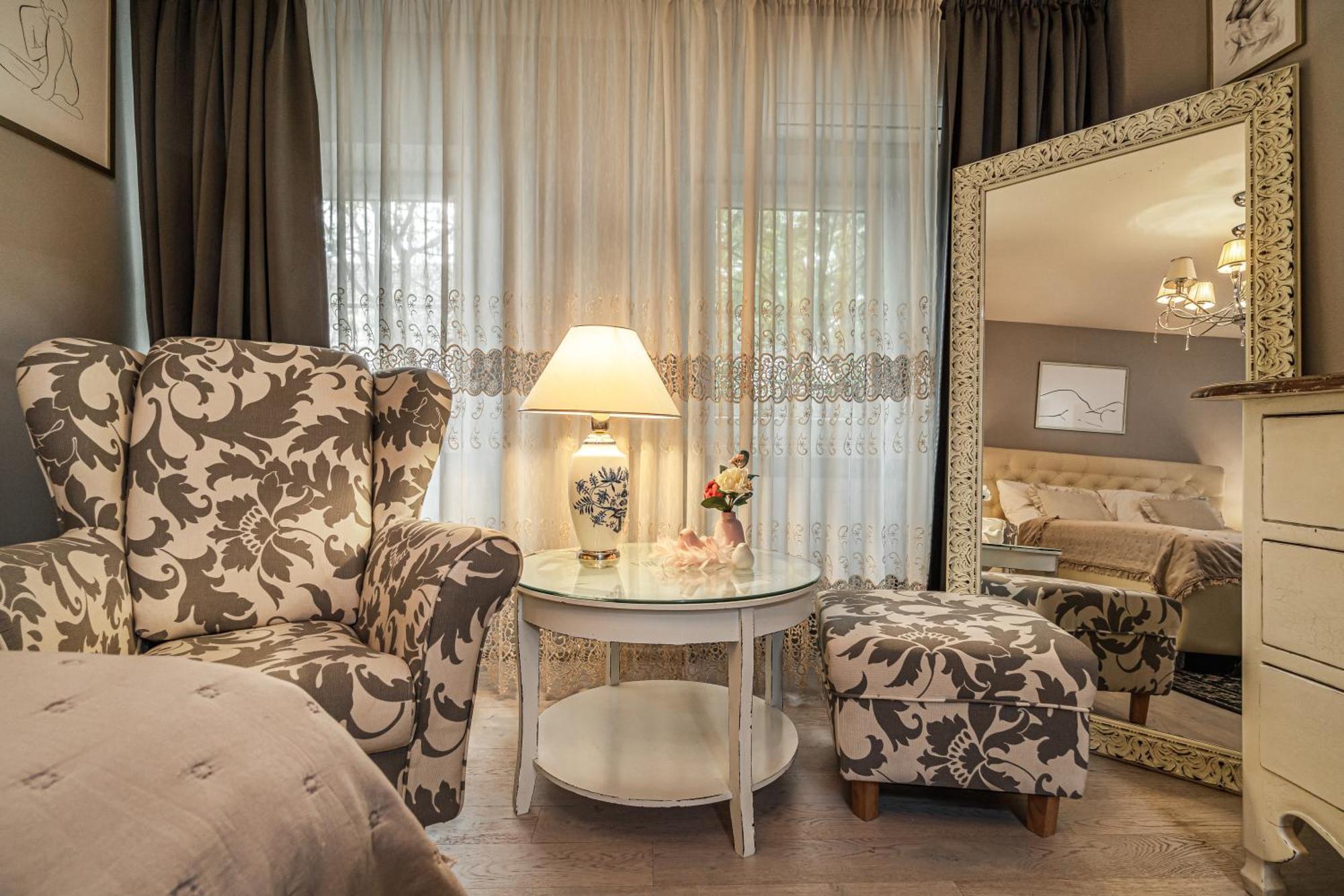 Luxurious And Royal Apartment In The Old Town Bratislava Exteriér fotografie