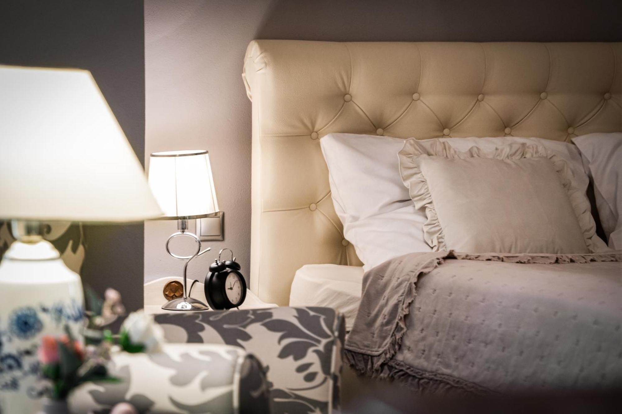 Luxurious And Royal Apartment In The Old Town Bratislava Exteriér fotografie