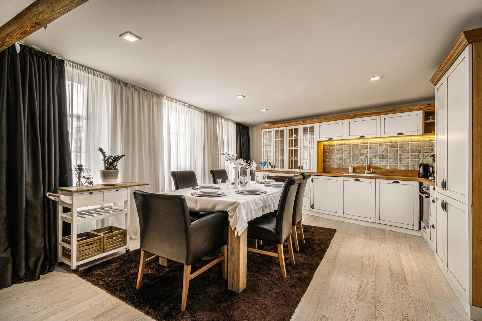 Luxurious And Royal Apartment In The Old Town Bratislava Exteriér fotografie
