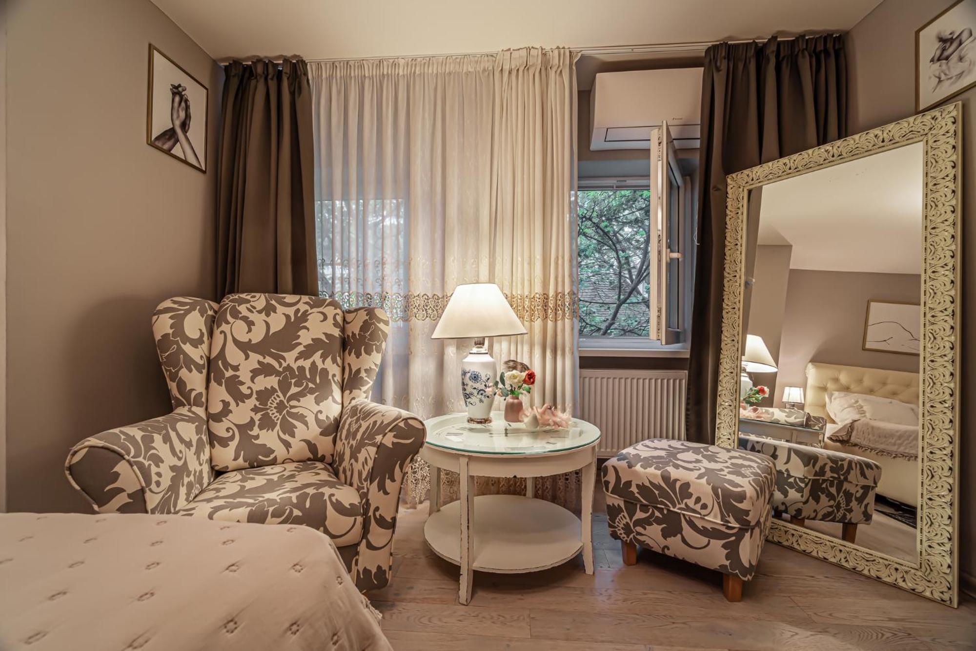 Luxurious And Royal Apartment In The Old Town Bratislava Exteriér fotografie